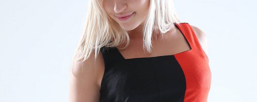 Голый фото кастинг молодой сексапильной блондинки 